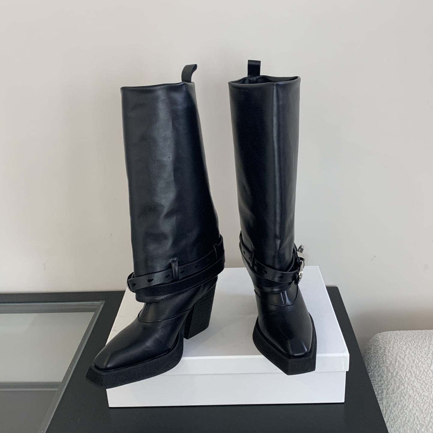 Autumn And Winter Pointed Toe Chunky Heel Knight Boots